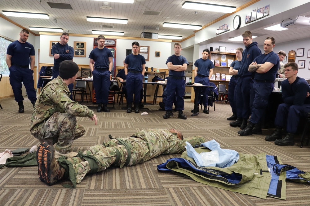 U.S. Coast Guard trains with 1st SFG (A) Green Berets on casualty care, rough water operations near Cape Disappointment