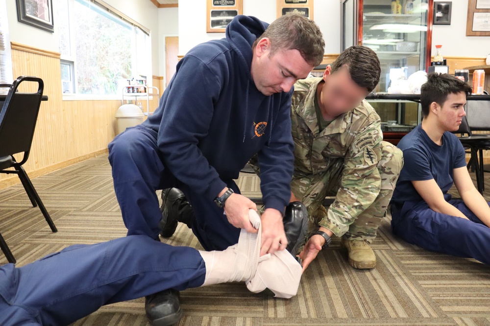 U.S. Coast Guard trains with 1st SFG (A) Green Berets on casualty care, rough water operations near Cape Disappointment