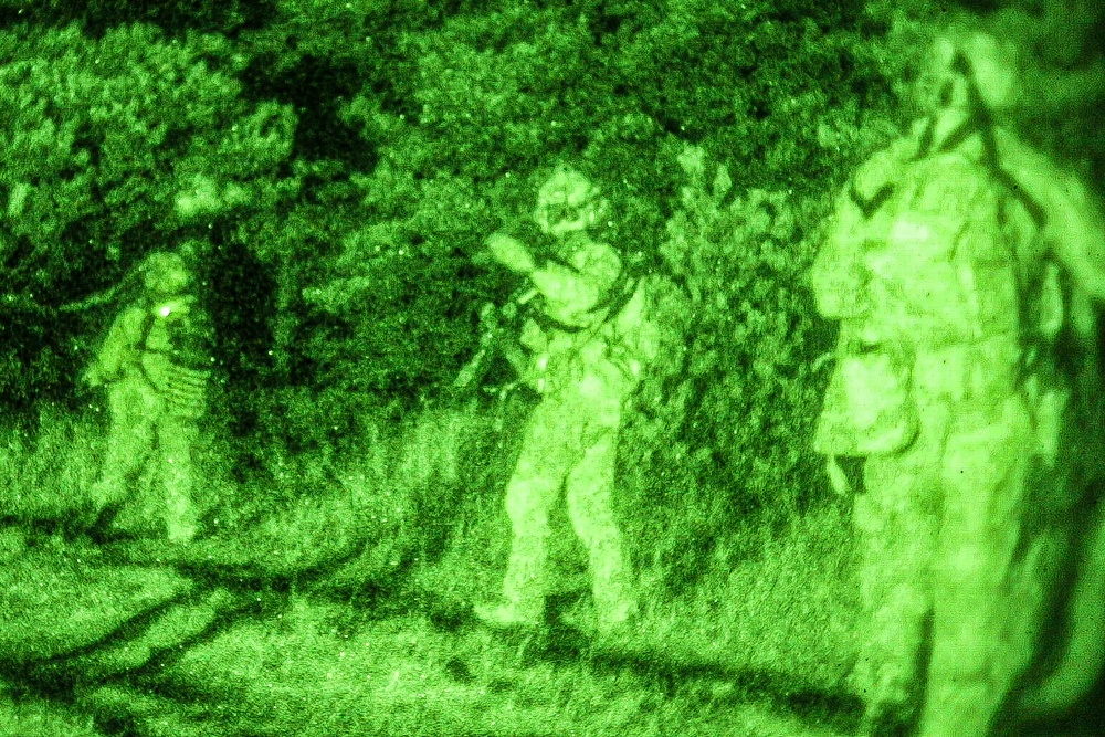 U.S. Coast Guard trains with 1st SFG (A) Green Berets on casualty care, rough water operations near Cape Disappointment