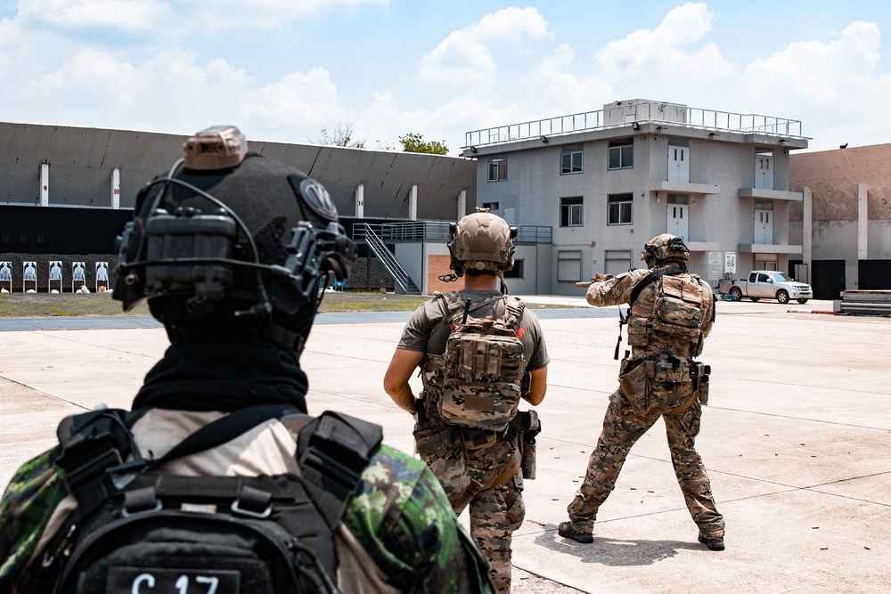 1st SFG (A) Green Berets sharpen critical combined arms skills with Thai Counter-Terrorism Operations Center