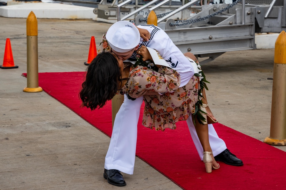 USS Missouri Returns from Deployment