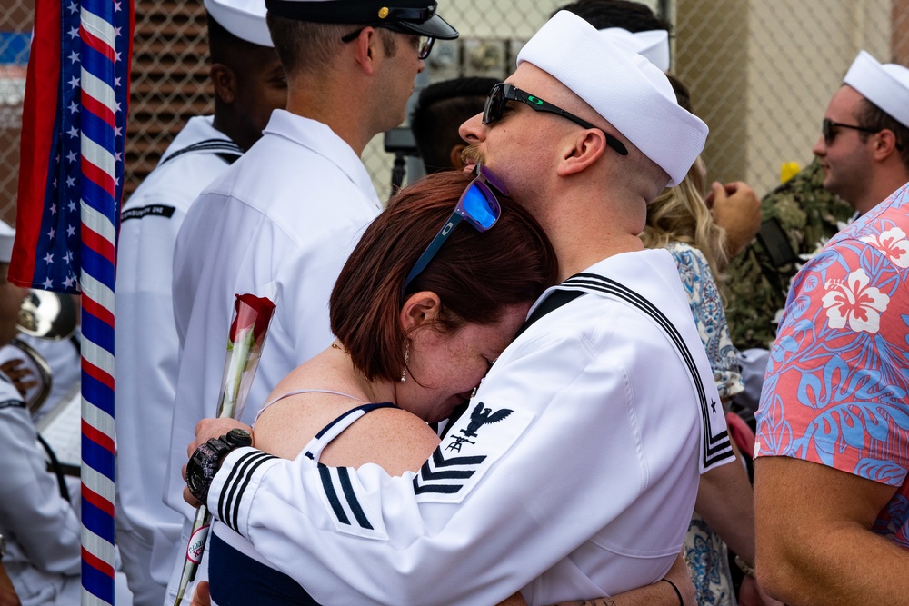 USS Missouri Returns from Deployment