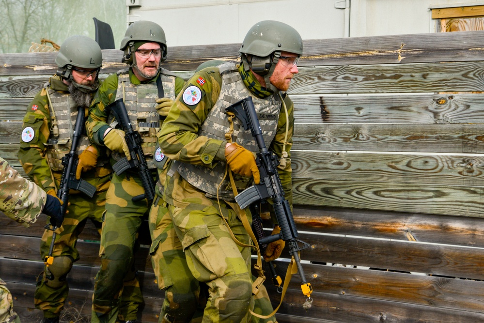 Norwegian Soldiers test skills at Camp Ripley