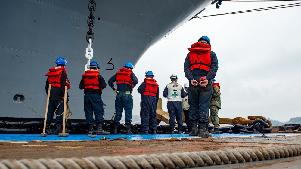 USS Ronald Reagan (CVN 76) Recovers Starboard Anchor Chain