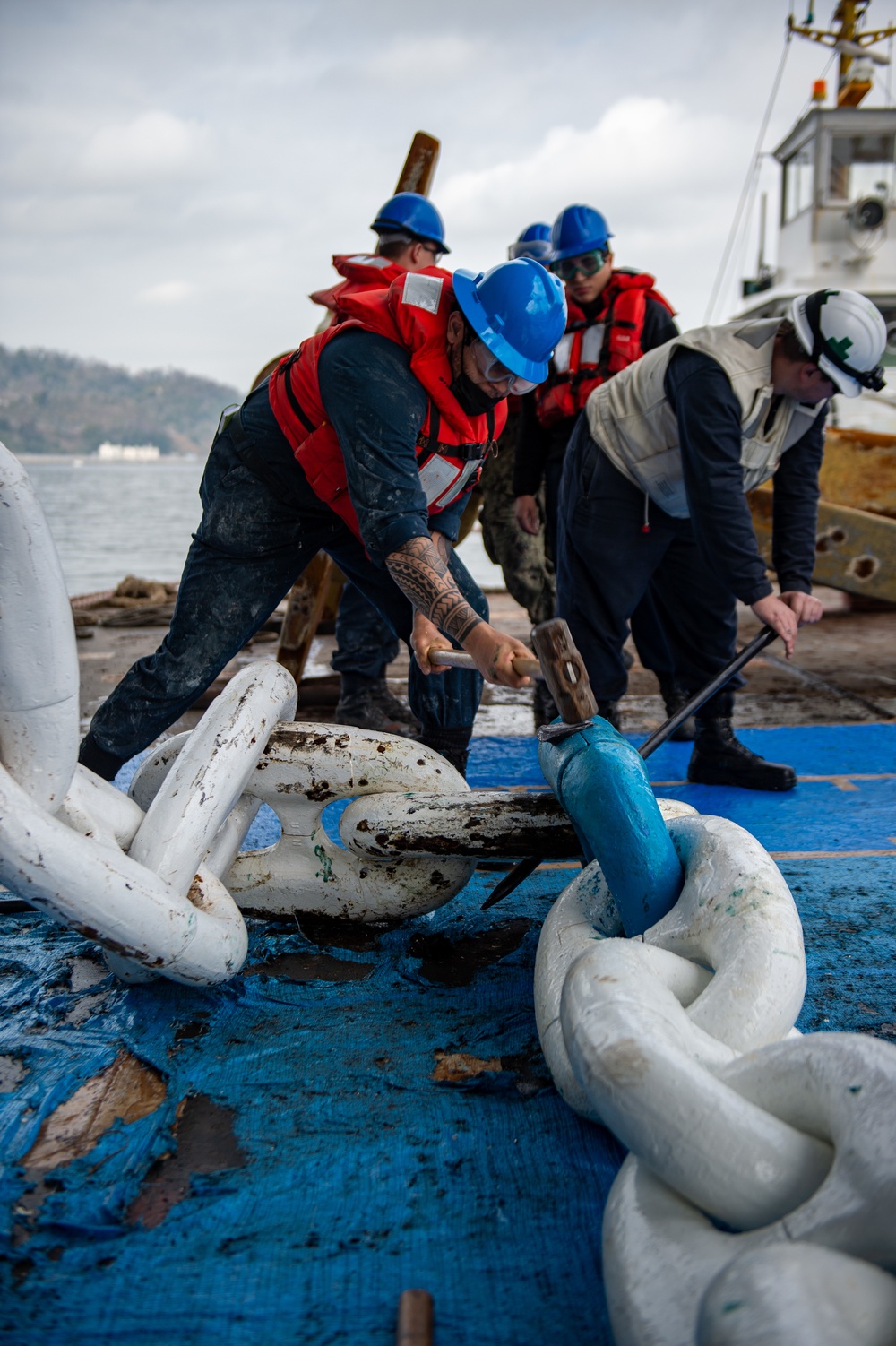 USS Ronald Reagan (CVN 76) Recovers Starboard Anchor Chain