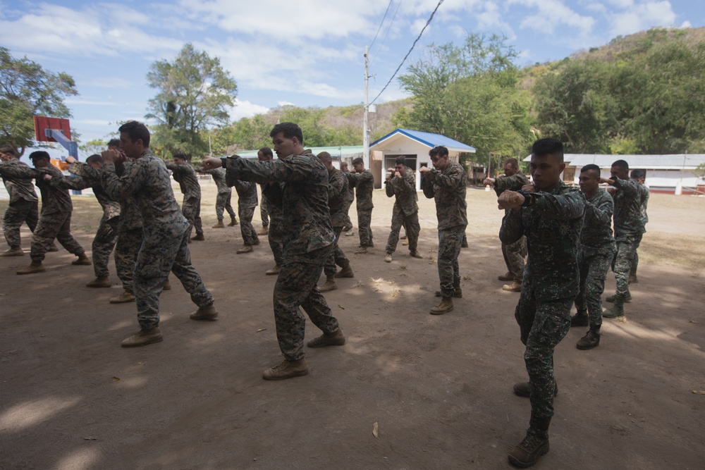 Balikatan 22 - U.S. and Philippine Recon Marines Practice Pekiti-Tirsia Kali