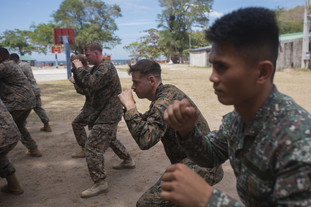 Balikatan 22 - U.S. and Philippine Recon Marines Practice Pekiti-Tirsia Kali