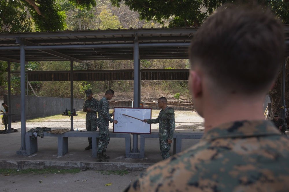 Balikatan 22 - U.S. and Philippine Recon Marines Practice Pekiti-Tirsia Kali