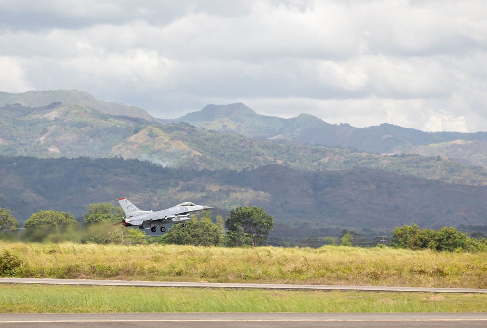 Balikatan 22 - Philippine, U.S. Air Force jets rehearse air defense