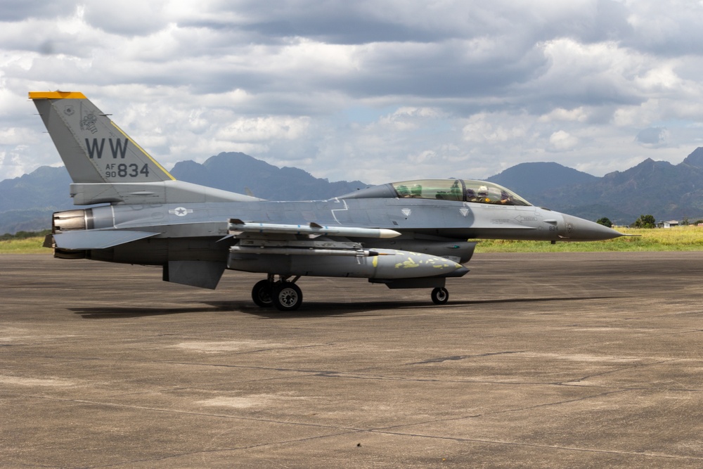 Philippine, U.S. Air Force jets rehearse air defense