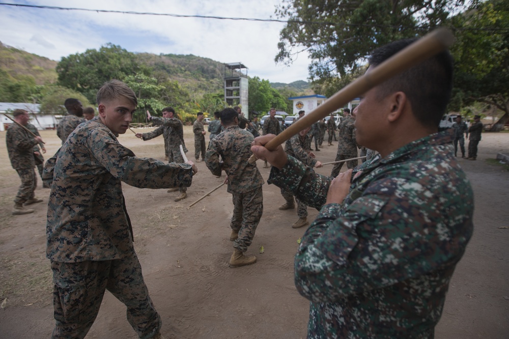 Balikatan 22 - U.S. and Philippine Recon Marines Practice Pekiti-Tirsia Kali