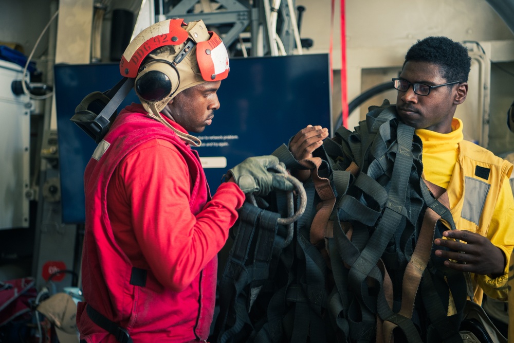 USS Momsen Verticlal Replenishment