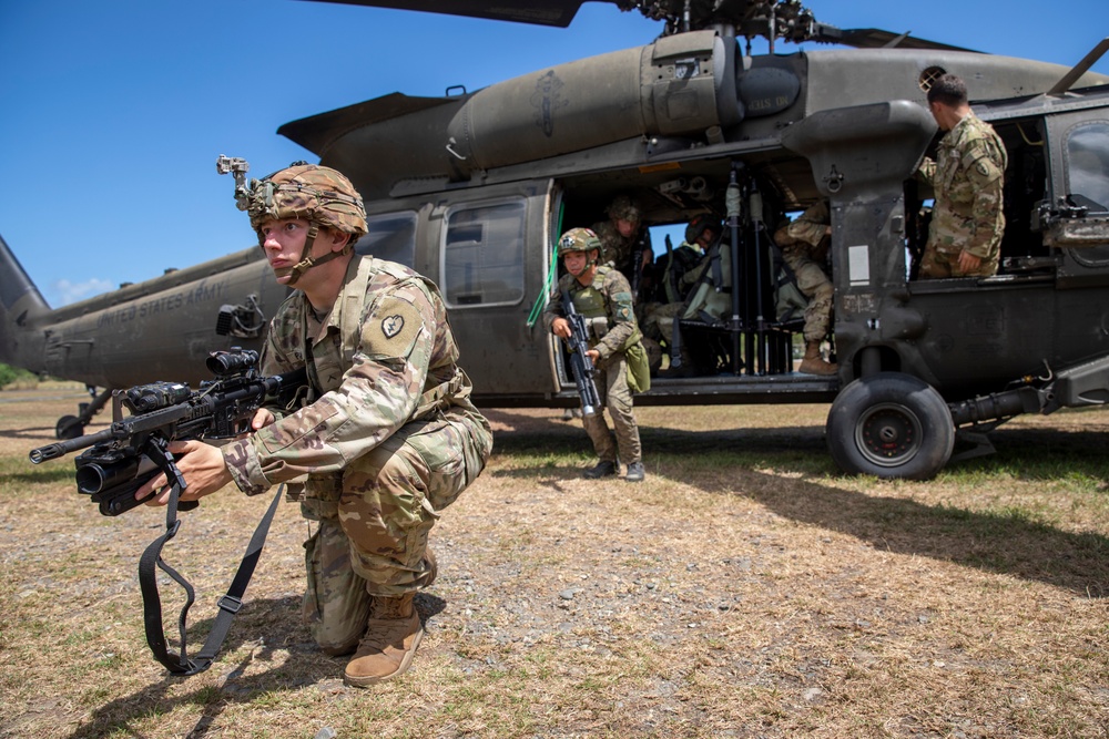 U.S. Army, Philippine Army Soldiers conduct combined air assault cold load training during Balikatan 22