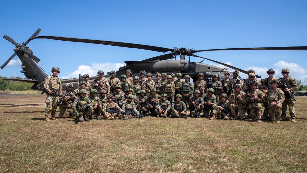 U.S. Army, Philippine Army Soldiers conduct combined air assault cold load training during Balikatan 22