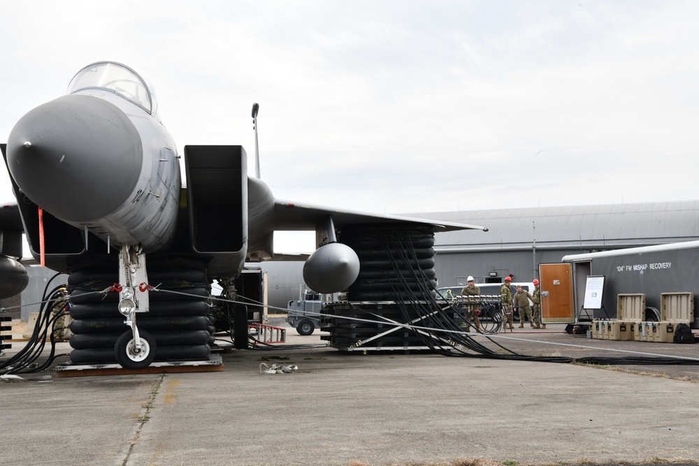 Barnestormers complete joint aircraft recovery training