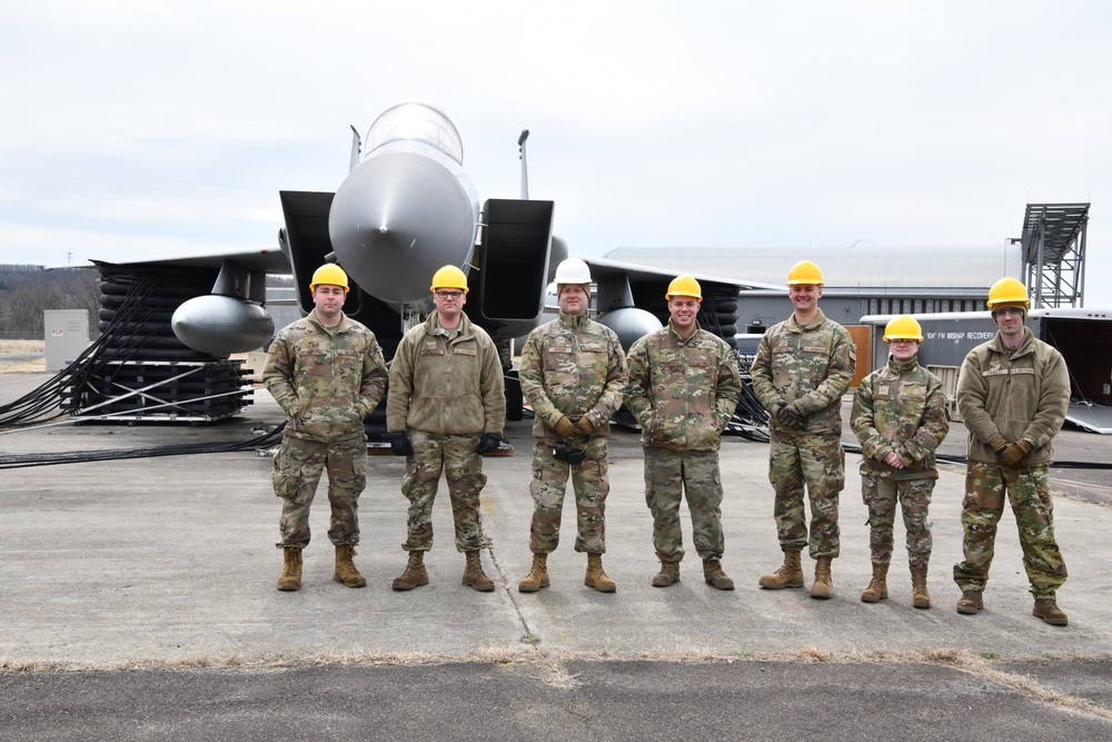 Barnestormers complete joint aircraft recovery training