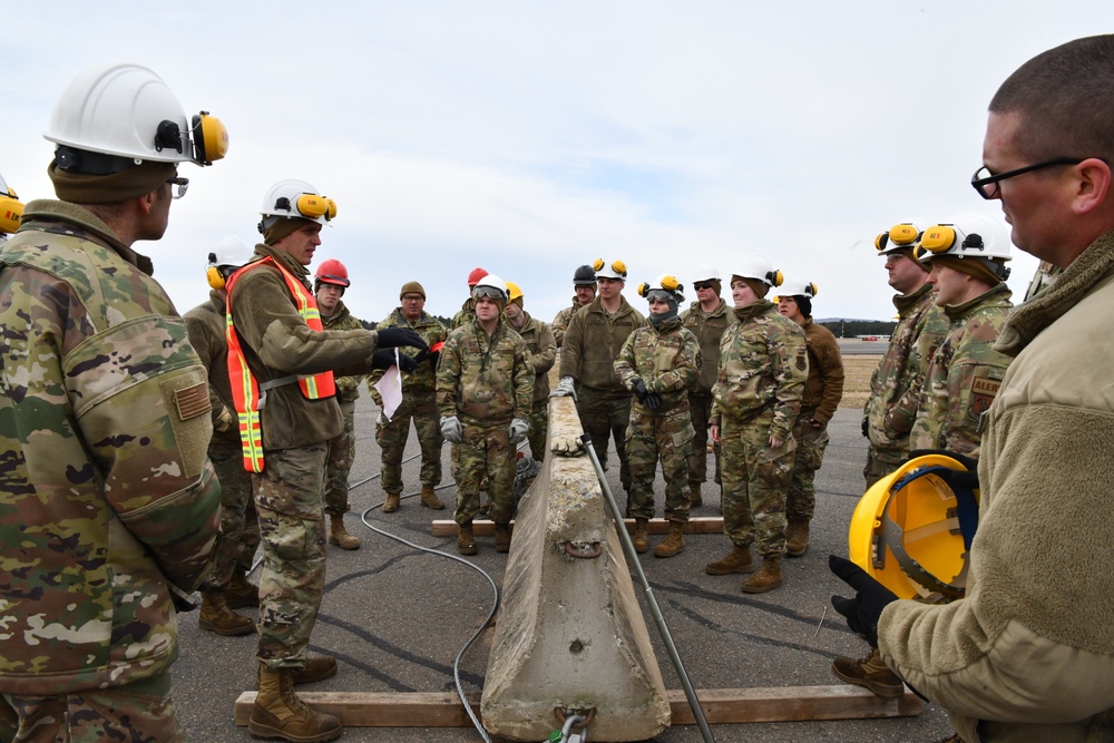 Barnestormers complete joint aircraft recovery training