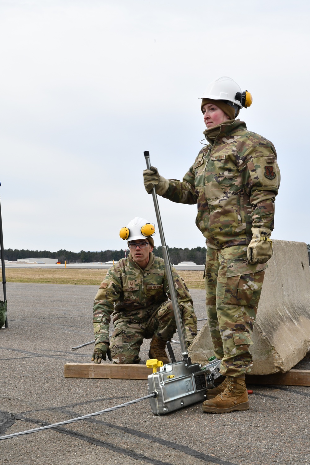 Barnestormers complete joint aircraft recovery training