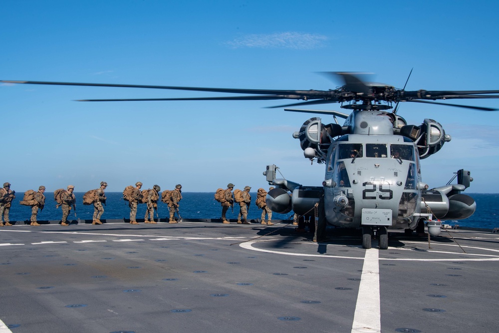 USS Ashland (LSD 48) participates in Balikatan 22
