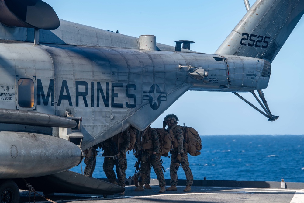 USS Ashland (LSD 48) participates in Balikatan 22