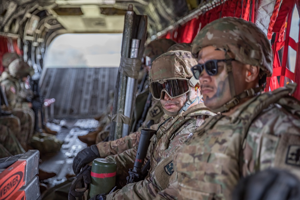 211th Aviation Regiment and 1-487th Field Artillery Sling Load Training