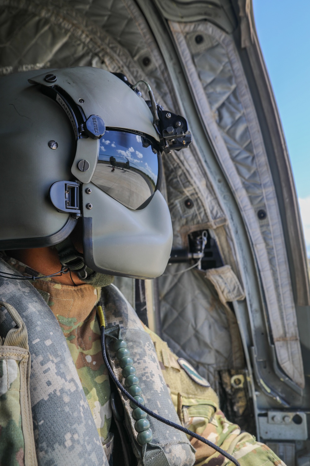 Hawaii Army National Guard 211th Aviation Regiment and 1-487th Field Artillery Sling Load Training