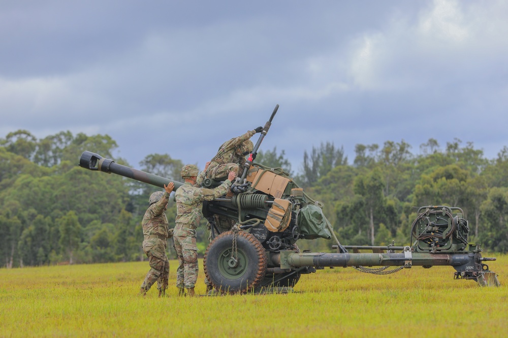 Hawaii Army National Guard 211th Aviation Regiment and 1-487th Field Artillery Sling Load Training