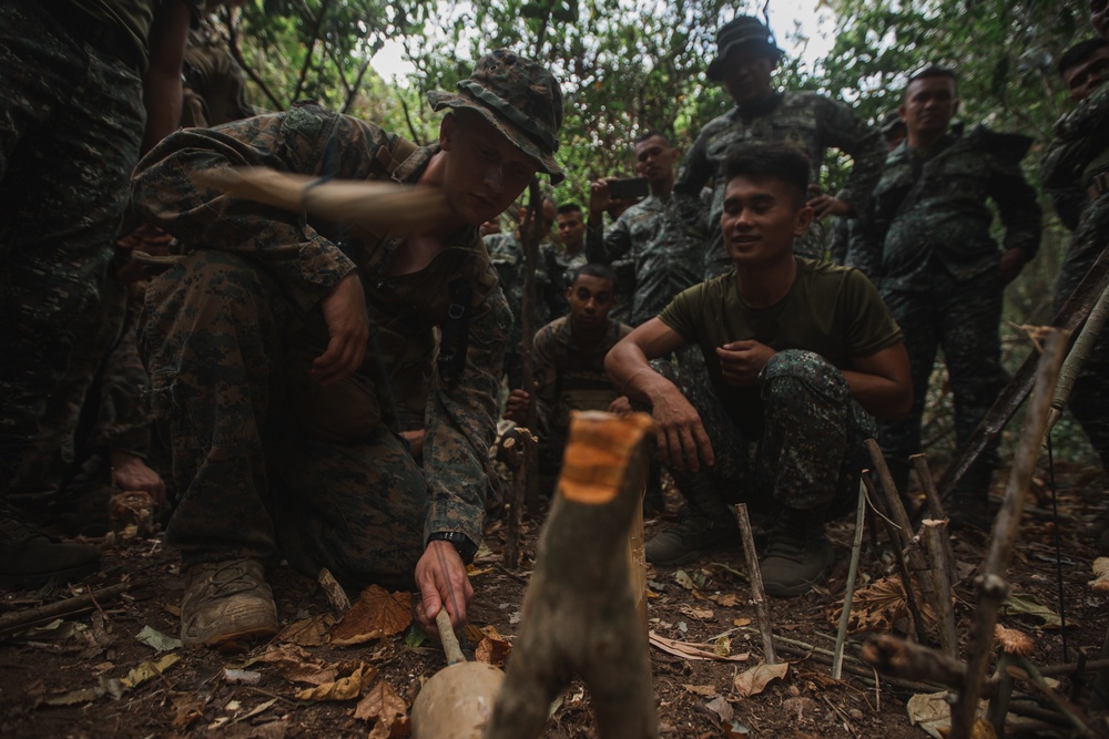 Balikatan 22 – U.S. and Philippine Recon Marines Jungle Survival Training