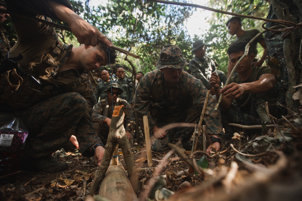 Balikatan 22 – U.S. and Philippine Recon Marines Jungle Survival Training