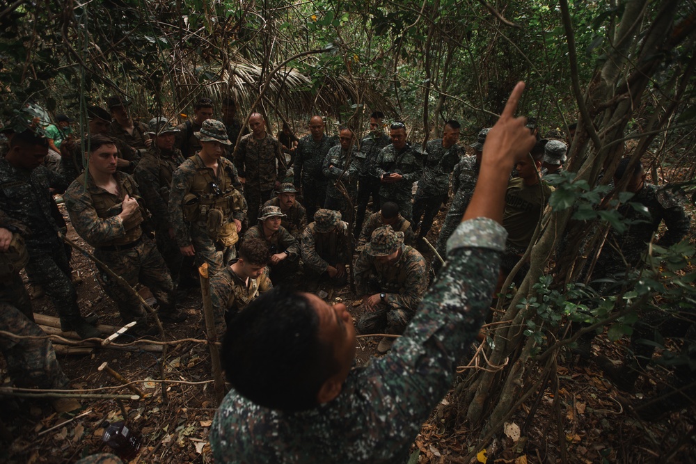 Balikatan 22 – U.S. and Philippine Recon Marines Jungle Survival Training