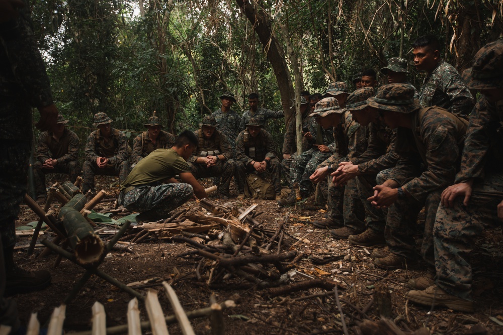 Balikatan 22 – U.S. and Philippine Recon Marines Jungle Survival Training