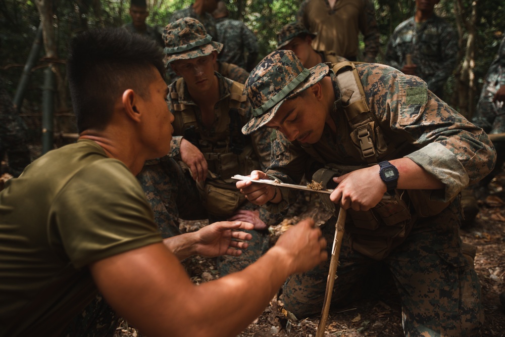 Balikatan 22 – U.S. and Philippine Recon Marines Jungle Survival Training