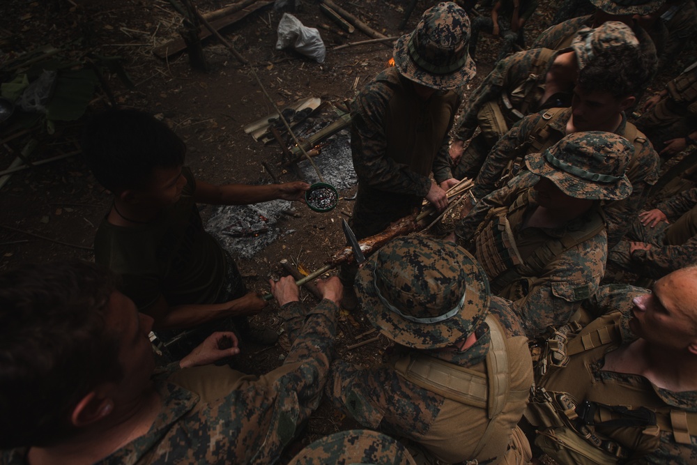 Balikatan 22 – U.S. and Philippine Recon Marines Jungle Survival Training