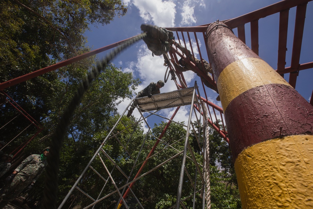 Balikatan 22- U.S. and Philippine Recon Marines Fast Rope