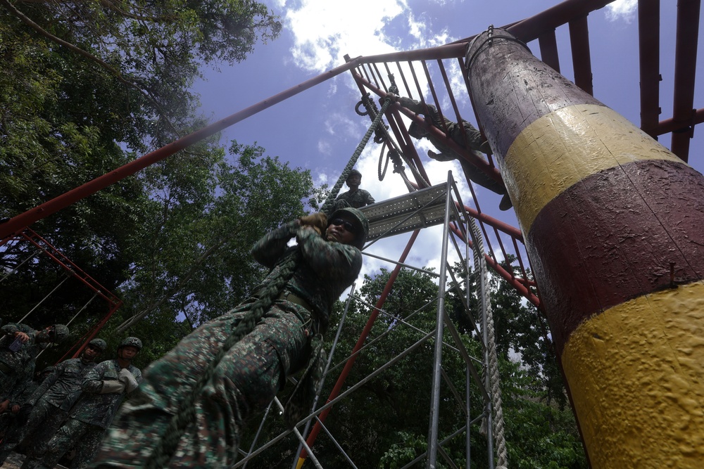 Balikatan 22- U.S. and Philippine Recon Marines Fast Rope