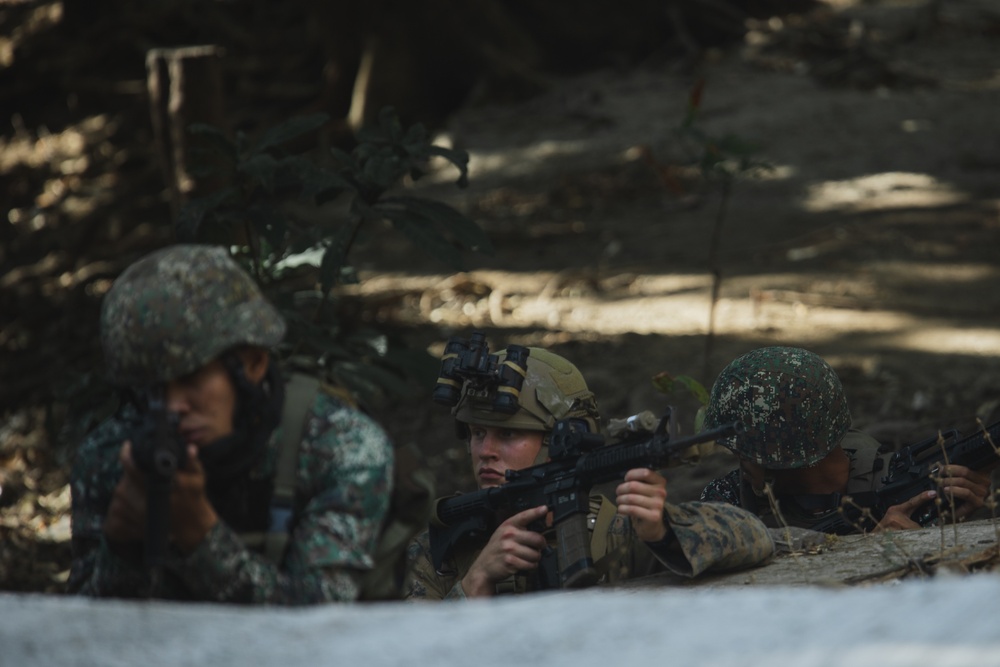 Balikatan 22- U.S. and Philippine Recon Marines Patrol