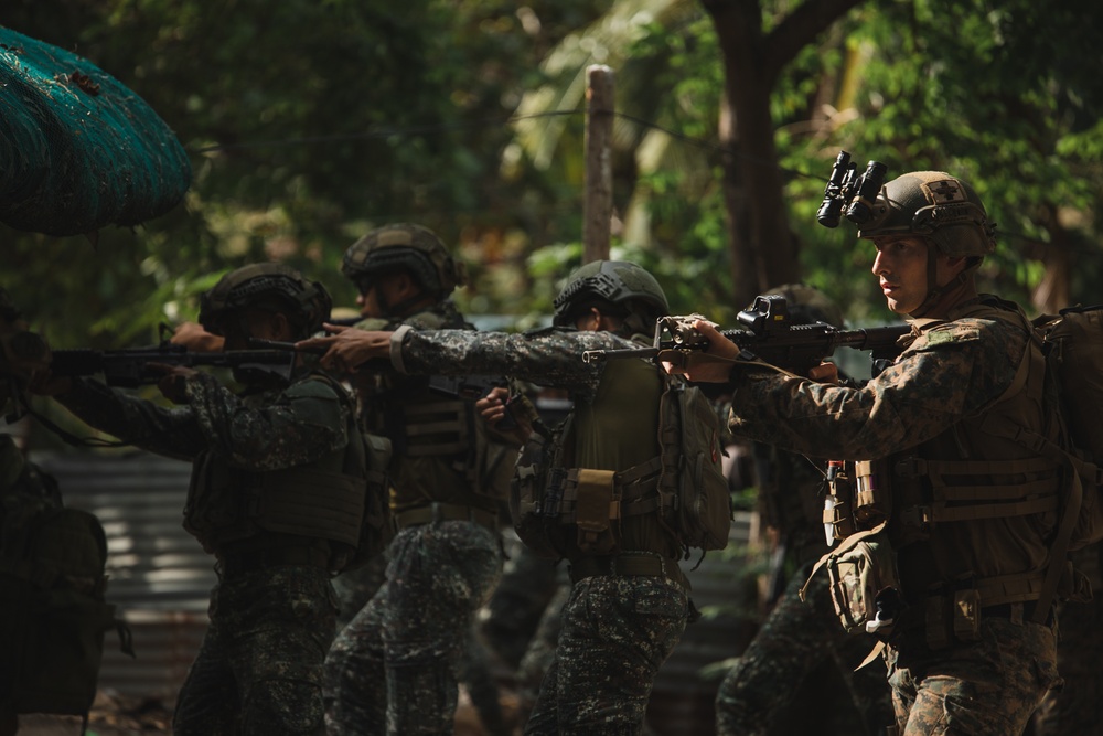 Balikatan 22- U.S. and Philippine Recon Marines Conduct Raids