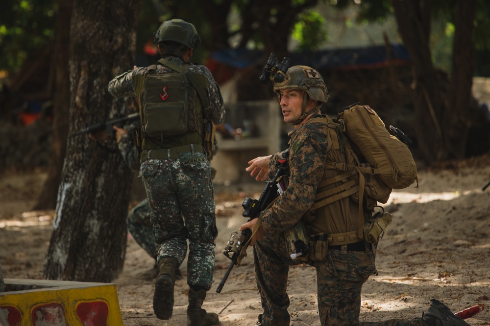 Balikatan 22- U.S. and Philippine Recon Marines Conduct Raids