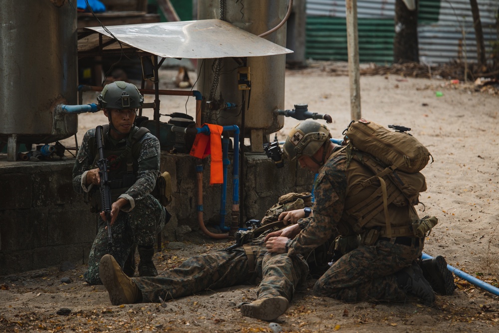 Balikatan 22- U.S. and Philippine Recon Marines Conduct Raids