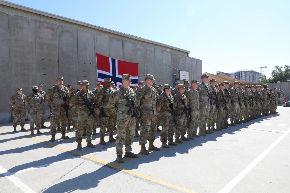 Soldiers receive the Norwegian foot march badge and certificate