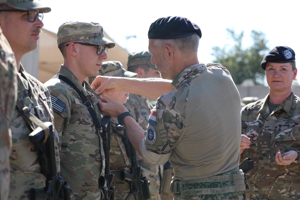 Soldiers receive the Norwegian foot march badge and certificate