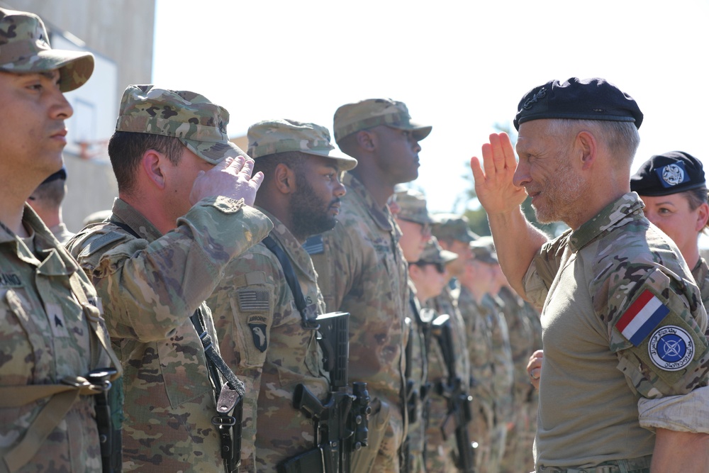 Soldiers receive the Norwegian foot march badge and certificate