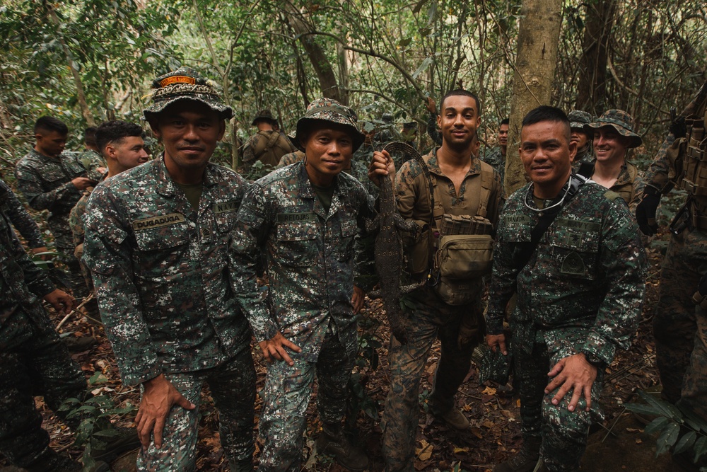 Balikatan 22 – U.S. and Philippine Recon Marines Jungle Survival Training