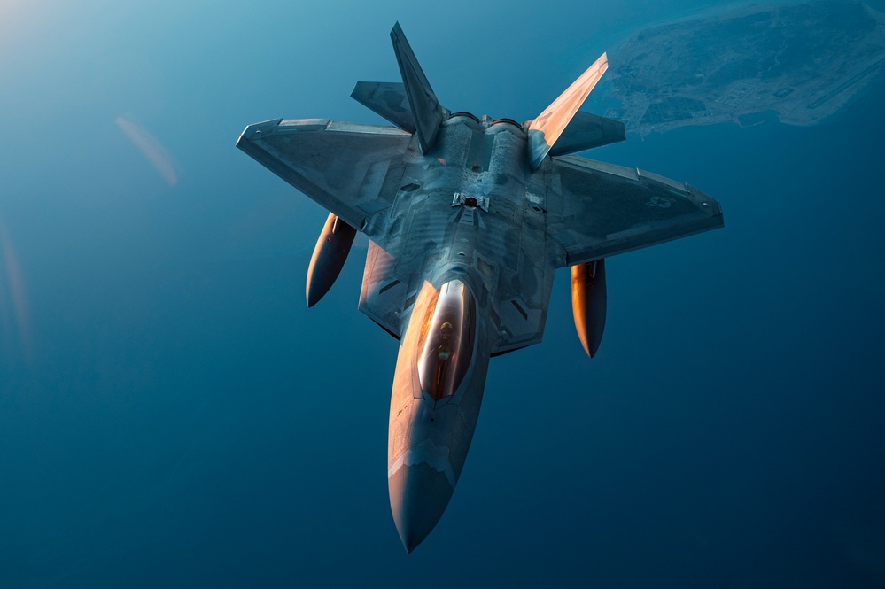 340th EARS connects with F22's