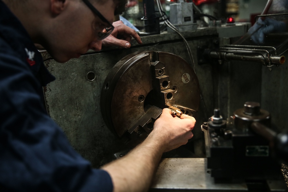 Abraham Lincoln Sailors conduct maintenance