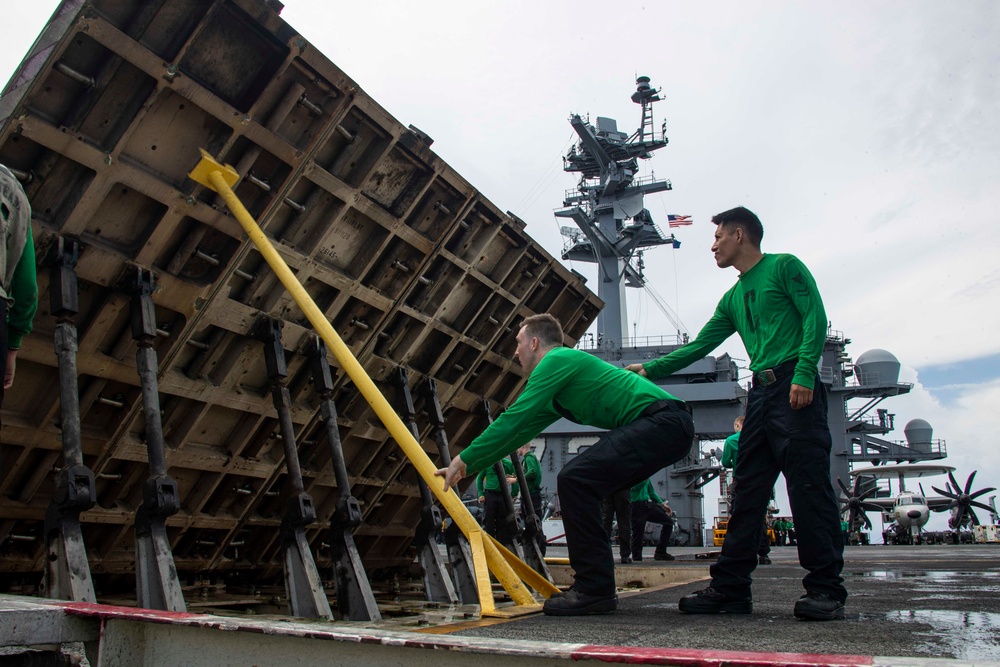 Abraham Lincoln Sailors conduct maintenance