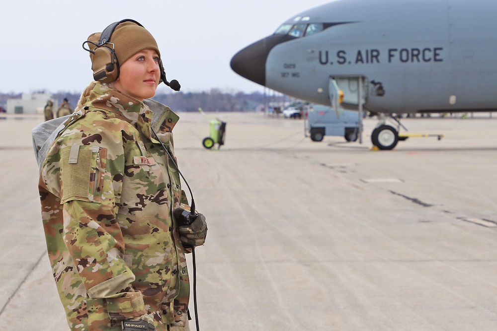 127th Air Refueling Group Crew Chiefs Launch Aircraft