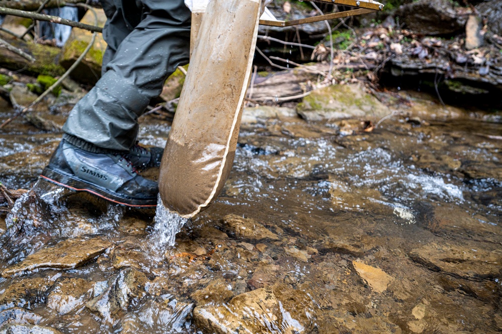 Pittsburgh District conducts springtime water quality sampling