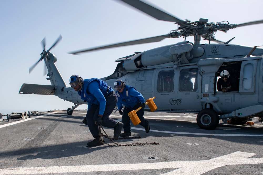 Boatswain’s Mate Seaman Auntarrion Coutee, left, from Houston, Texas, and Boatswain’s Mate 2nd Class Devin Ingle, right, from Bloomfield, Iowa, remove chock and chains from an MH-60S Sea Hawk helicopter