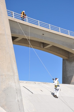 LA, Philadelphia engineers conduct hydraulic steel structure inspection at Sepulveda Dam